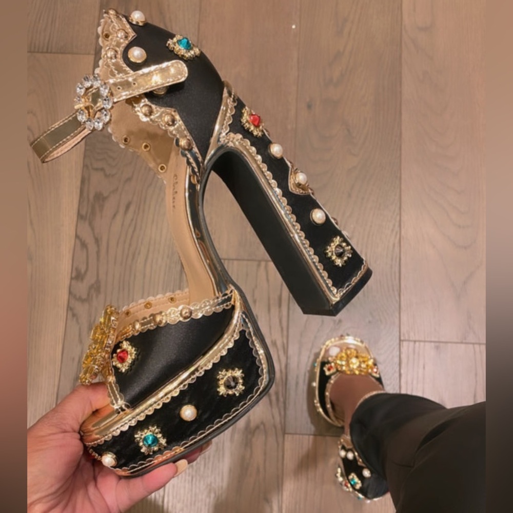 Chase + Chloe heels NWOB